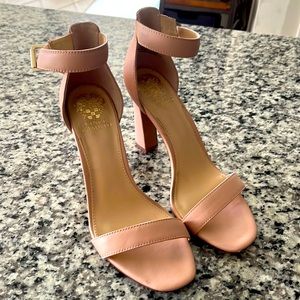 Vince Camuto Heals